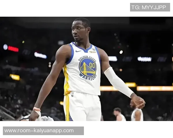 库明加连续两场比赛穿欧文球鞋引发球鞋市场热潮